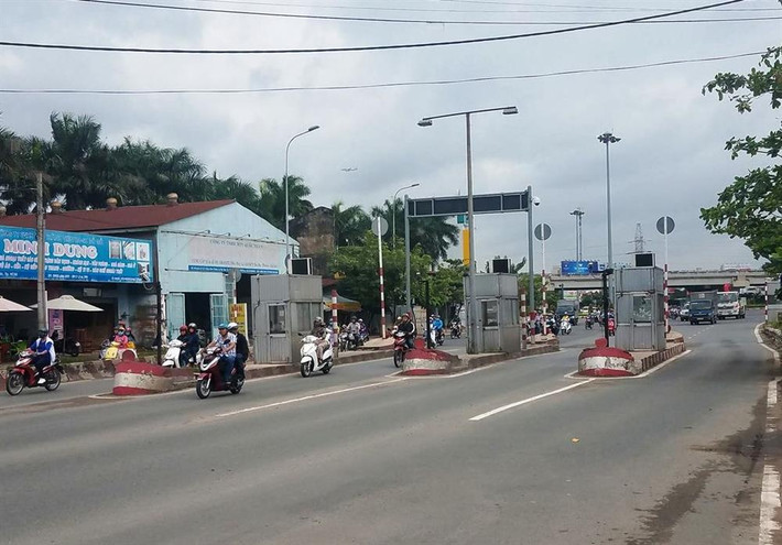 Liên quan đến vấn đề những những trạm thu phí bỏ hoang ở Sài Gòn, được biết, dự án cầu Bình Triệu 2 là công trình trọng điểm nhằm cải thiện tình trạng ùn tắc giao thông, kéo giảm tai nạn giao thông khu vực cửa ngõ phía Đông Bắc TPHCM do Tổng Công ty xây dựng công trình giao thông 5 (Cienco5) thực hiện. Công trình được khởi công từ năm 2000 và đến năm 2003 hoàn thành một số hạng mục.