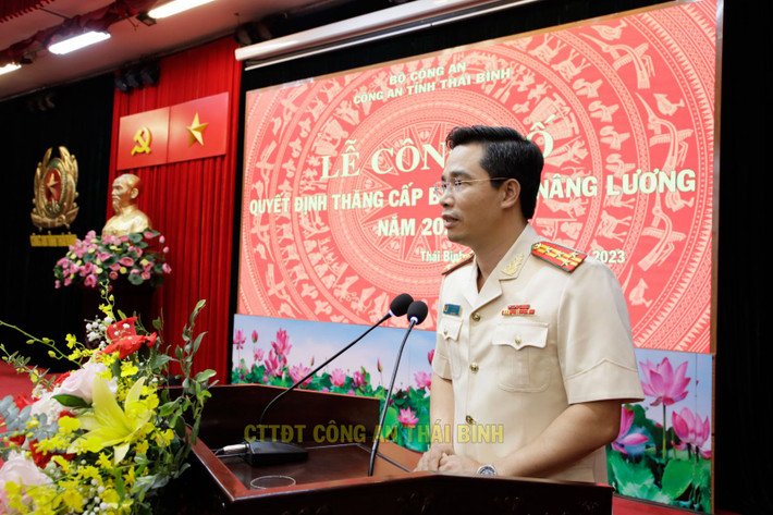 Đại tá Trần Văn Phúc - Giám đốc Công an tỉnh Thái Bình: Ngày 31/5, Công an tỉnh Thái Bình tổ chức lễ công bố Quyết định thăng cấp bậc hàm, nâng lương năm 2023. Thượng tá Trần Văn Phúc - Giám đốc Công an tỉnh Thái Bình được thăng cấp bậc hàm từ Thượng tá lên Đại tá.