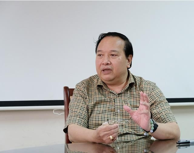 Hai lãnh đạo cấp vụ khác tại Bộ Y tế gồm ông Nguyễn Minh Tuấn - nguyên vụ trưởng Vụ Trang thiết bị và công trình y tế, Bộ Y tế; Nguyễn Nam Liên - Vụ trưởng Vụ Kế hoạch tài chính (Bộ Y tế) bị khởi tố từ ngày 31/12/2021 về tội Lợi dụng chức vụ quyền hạn trong khi thi hành công vụ.