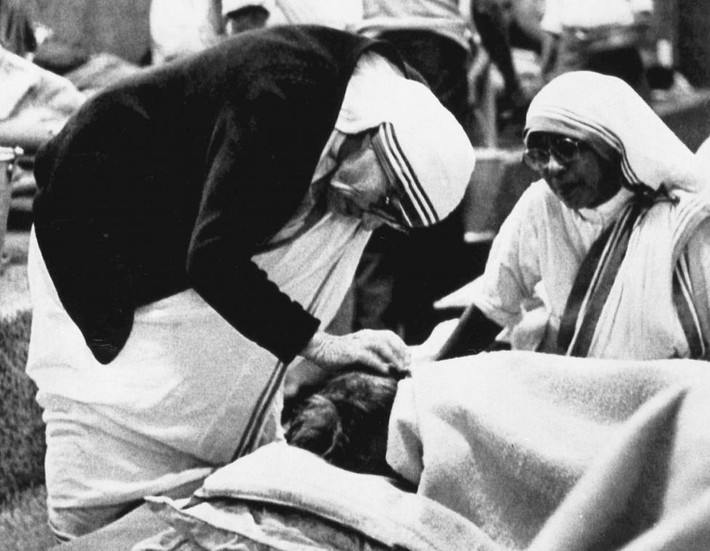 Mẹ Teresa qua đời năm 1997 ở tuổi 87. Vào tháng 12/2015, Tòa thánh Vatican thông báo mẹ Teresa của Calcutta sẽ được phong thánh của Giáo hội Công giáo La Mã. Buổi lễ phong Thánh này sẽ diễn ra vào ngày 4/9 tới đây tại Vatican.