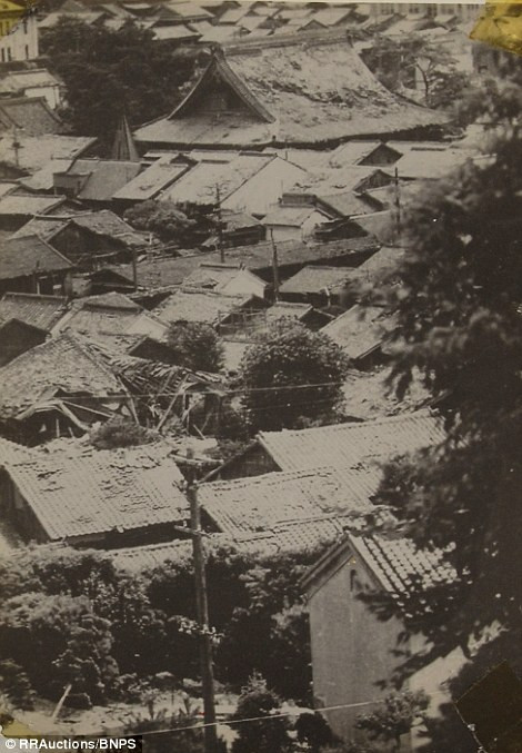 Nhiếp ảnh gia Yamahata qua đời năm 1966 vì căn bệnh ung thư. Khi đó, ông 48 tuổi. Nguyên nhân tử vong được xác định là nhiễm phóng xạ khi ông tới Nagasaki ngay sau khi thành phố này bị ném bom hạt nhân.