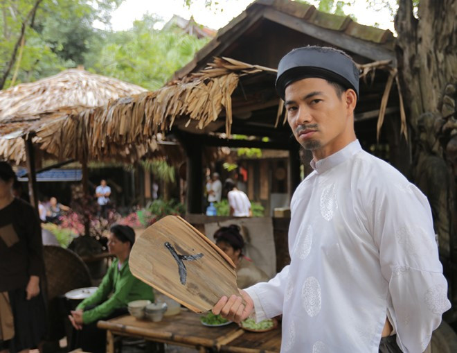 Xuân Bắc sinh năm 1976 tại Phú Thọ. Sau khi tốt nghiệp trường Đại học Sân khấu - Điện ảnh Hà Nội, anh về công tác tại Nhà hát Kịch Việt Nam. Xuân Bắc nổi tiếng với vai Núi trong bộ phim Sóng ở đáy sông, sau đó trở thành diễn viên hài ăn khách của chương trình Gặp nhau cuối tuần, Táo quân... trên VTV3. Xuân Bắc được phong tặng danh hiệu Nghệ sĩ ưu tú vào đầu năm 2016.