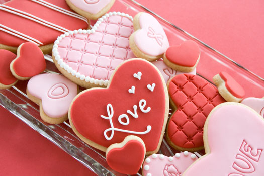 Tại Nhật Bản, phụ nữ tặng chocolate cho nam giới vào ngày Valentine đỏ (14/2) để thể hiện tình yêu của mình. Đến ngày Valentine trắng (14/3), nam giới sẽ "đáp lễ" tặng quà cho người con gái mà họ yêu.