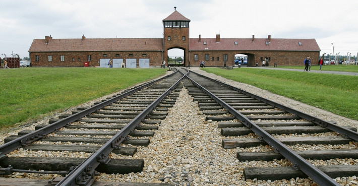 Cứ 1 trong số 6 người Do Thái bị giết trong thảm họa diệt chủng Holocaust là tù nhân ở trại tập trung Auschwitz khét tiếng thế giới.
