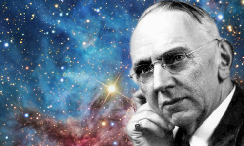 1. Dự đoán của nhà tiên tri "ngủ gật". Sau Nostradamus, Edgar Cayce là một nhà tiên tri nổi tiếng thế giới. Được mệnh danh là “nhà tiên tri ngủ gật”, ông đưa ra gần 15.000 lời tiên tri trong khi đang ngủ. Nhiều lời tiên đoán của ông về vận mệnh thế giới đã trở thành sự thật.