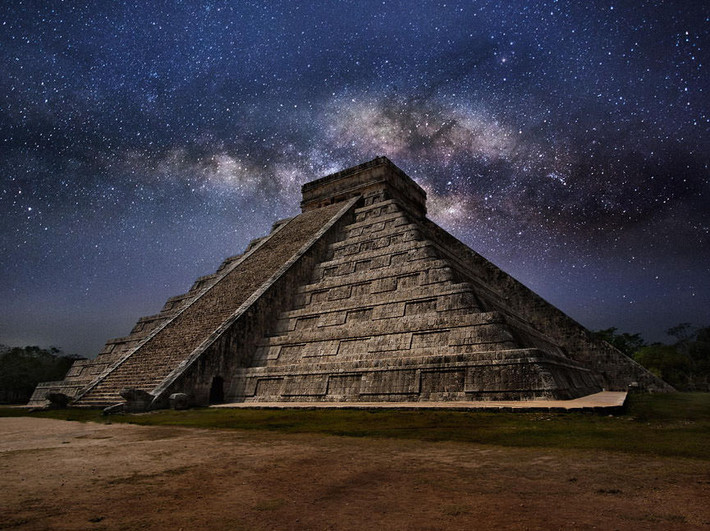Theo Andrés Tejero-Andrade, giáo sư ở Đại học tự trị quốc gia Mexico (UNAM), sở dĩ người Maya xây 2 kim tự tháp lồng vào nhau xuất phát từ "truyền thống" lâu đời.