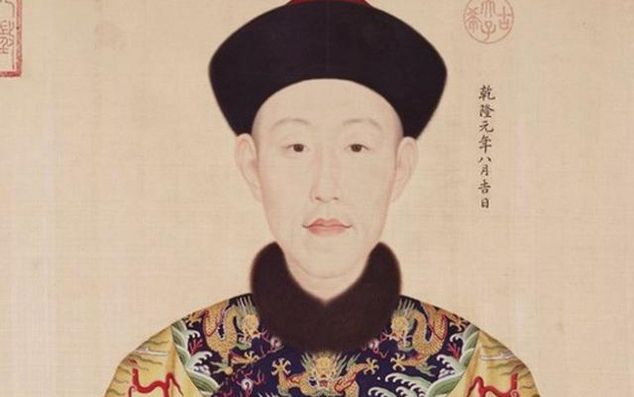 Không lâu sau khi Tấn phi trở thành mỹ nhân hầu hạ bên cạnh, Càn Long băng hà. Cái chết của ông hoàng này khiến cuộc đời vị phi tần này chưa kịp tỏa sáng thì đã vụt tắt. Nàng sống trong cung điện xa hoa lộng lẫy nhưng phải chịu đựng sự cô đơn, lạnh lẽo, chẳng có mụn con nào để nương tựa.