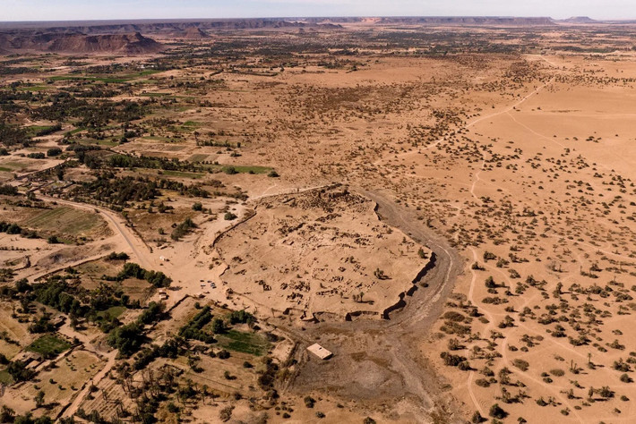 Các chuyên gia đã dành nhiều thời gian nghiên cứu tàn tích của nền văn minh Garamantes ở sa mạc Sahara đã biến mất từ cuối thế kỷ thứ 7 sau Công nguyên. Đây là xã hội đô thị hóa đầu tiên được biết đến là đã hình thành trên điều kiện sa mạc.