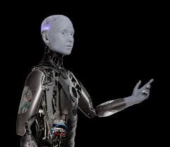 Robot Ameca còn cho hay không có ý định chống lại người tạo ra nó. Cỗ máy hiện đại này nói rằng, người tạo ra nó không có gì khác ngoài việc đối xử tốt với mình và hiện rất hài lòng với tình hình hiện tại.
