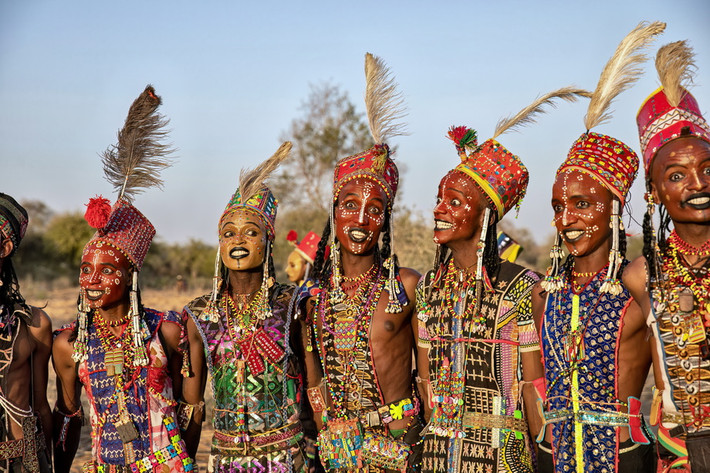 Những phụ nữ Wodaabe chọn người đàn ông mà họ thích, để bị "cướp", bất chấp việc bản thân đã có chồng. Sự việc này có thể dẫn đến các cuộc xung đột giữa những người đàn ông trong bộ lạc.
