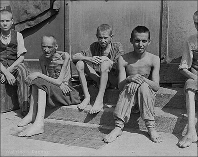 Song song với đó, chính quyền Hitler "loại bỏ" những người bị cho là "thấp kém về mặt di truyền" như khuyết tật về thể chất, mắc các bệnh về tâm lý... Những nhóm đối tượng trên được các bác sĩ, chuyên gia y tế đánh giá, phân loại qua đó quyết định sự sống chết của nhiều người.