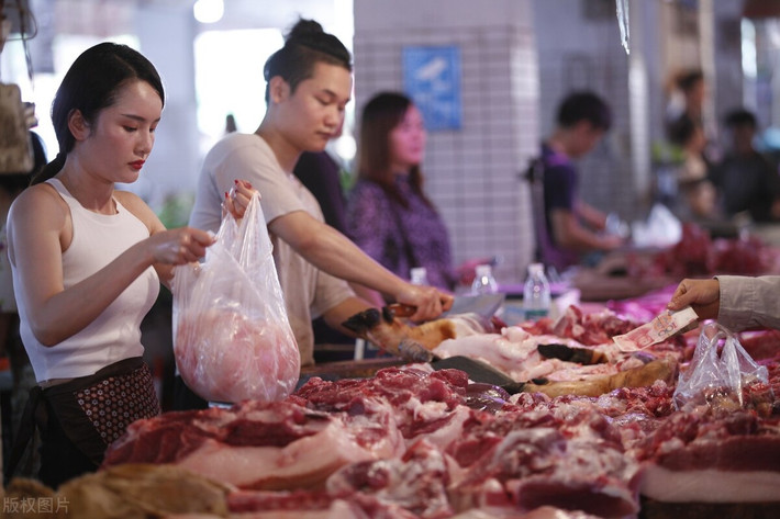 Giá thịt lợn năm nay đã hạ xuống, không còn đắt đỏ như năm ngoái, mọi người mạnh tay hơn khi mua thịt. Tuy nhiên, dù có tiền, bạn cũng chưa chắc đã mua được miếng thịt quý hiếm này trên con lợn. (Ảnh minh họa)