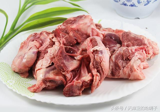 Do vận động liên tục nên thịt của miếng thịt này đàn hồi rất tốt, ăn ngon hơn, thơm hơn các phần thịt khác.