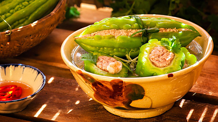 Khổ qua hầm thịt cũng là món đặc trưng ngày Tết của người miền Nam. Người ta ăn khổ qua với mong ước năm mới Tết đến, mọi sự khổ cực đều qua đi, mang lại niềm may mắn cho cuộc sống.