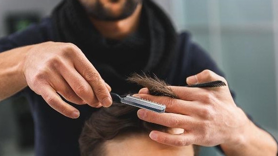 Thi thoảng bạn có thể tự kiểm tra, nếu có hai đặc điểm trên thì xin chúc mừng bạn, điều đó có nghĩa là thận của bạn vẫn còn tương đối khỏe.