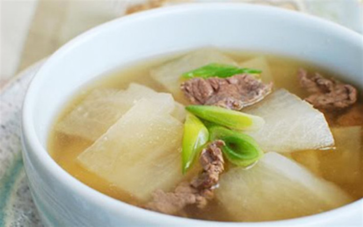 Tuy nhiên, khi củ cải được hâm nóng bằng lò vi sóng sẽ chuyển sang tình trạng axit hóa có thể ảnh hưởng tới ruột non gây đau bụng.