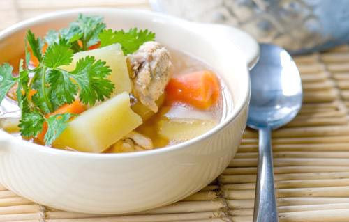 Tương tự như nấm, nếu hâm nóng khoai tây trong lò vi sóng, toàn bộ chất dinh dưỡng có ích sẽ tiêu biến, thay vào đó là những chất độc hại ảnh hưởng đến sức khỏe người sử dụng.