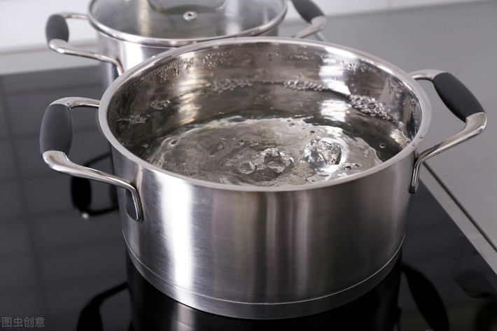 Để rau dền bớt đi axit oxalic, bạn có thể ăn sau khi chần và cũng phải kiểm soát lượng ăn vào một cách hợp lý.