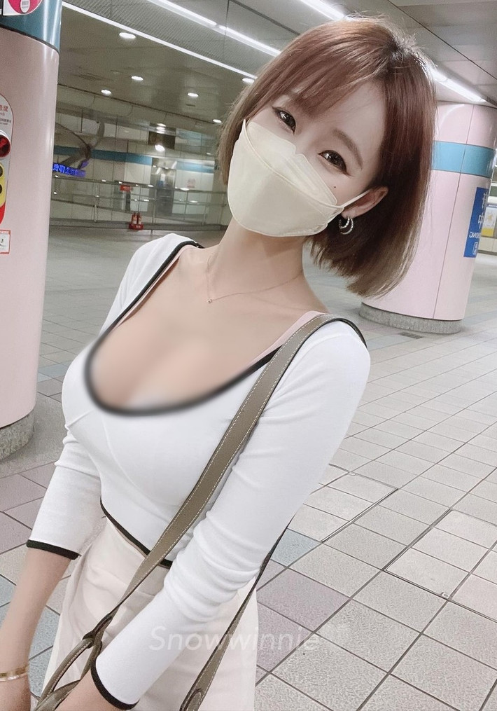 Cô nàng có tên là Tiểu Tuyết, một hot girl nổi tiếng người Trung Quốc.