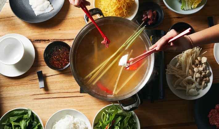 5. Ăn lẩu trong thời gian dài sẽ ảnh hưởng đến chức năng tiêu hóa, gây gánh nặng cho cơ thể, tốt nhất nên ăn xong bữa lẩu trong vòng 2 tiếng.
