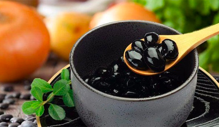 Giữ gìn sức khỏe, sống vui vẻ là mục tiêu mà nhiều người hiện đại hướng tới. Trong những phương pháp giữ gìn sức khoẻ đỡ tốn kém, có một phương pháp từ đậu đen. (Ảnh minh họa)