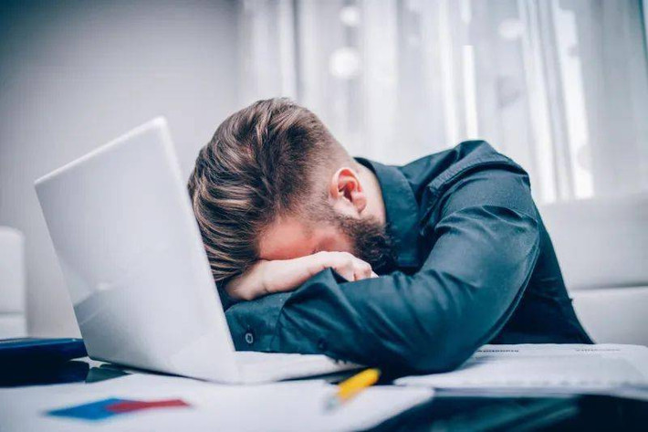 Chủ yếu là do khối u ung thư xâm lấn vào ống mật chính trong gan, và ung thư biểu mô di căn của hạch bạch huyết chèn ép ống mật ngoài gan.