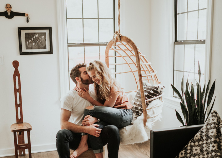 Thứ ba, luôn duy trì ngoại hình tốt và mùi cơ thể thơm tho: Điều rất quan trọng, rất nhiều bác sĩ, chuyên gia, các nhà tâm lý đã từng nghiên cứu và phát hiện, nếu phái mạnh cho rằng kích thước của "cậu nhỏ" có thể thoả mãn bạn tình thì đối với phái yếu, như vậy là chưa đủ.