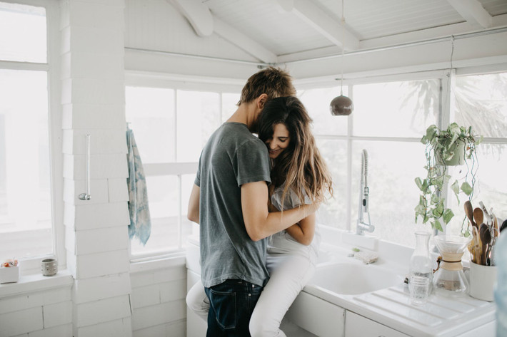 Bác sĩ chỉ ra rằng đối với phụ nữ, bài tập này có thể rèn luyện sự săn chắc của âm đạo, đối với nam giới thì có thể cải thiện chức năng tình dục.