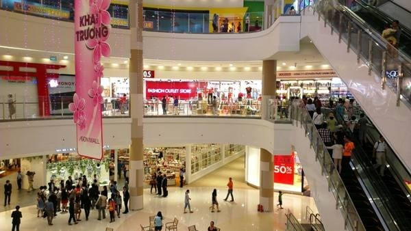 Trước đó, hồi tháng 1/2014, Aeon Nhật Bản cũng ra mắt trung tâm mua sắm đầu tiên tại Việt Nam (Aeon Tân Phú Celadon) tại quận Tân Phú, TP HCM. Dự án Trung tâm mua sắm AEON - Tân Phú Celadon đã được Tập đoàn Aeon Mall công bố từ tháng 3/2012 với mức đầu tư 109 triệu USD.