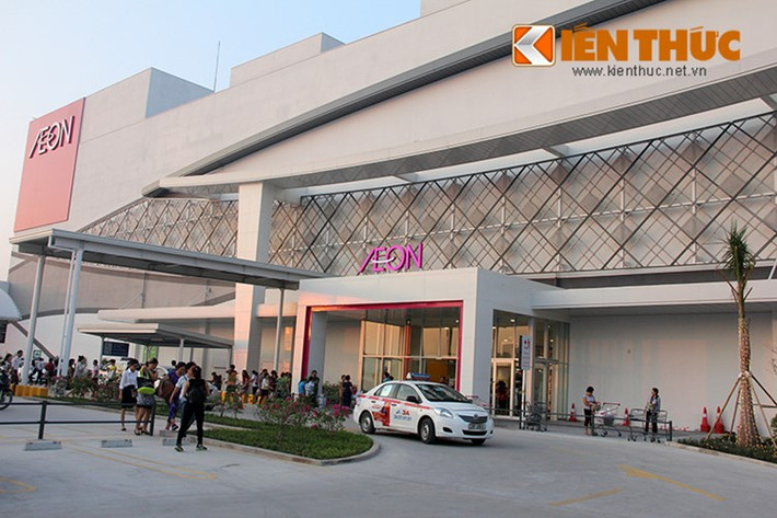 Tại Việt Nam, Trung tâm thương mại Aeon Nhật Bản đầu tiên tại Hà Nội - Aeon Mall Long Biên vừa khai trương ngày 28/10 với những tiện nghi chuẩn 5 sao.