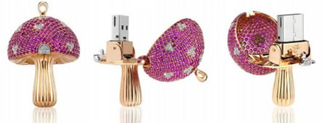USB nạm kim cương: Thời đại công nghệ thông tin, dường như ai cũng mang theo bên mình một chiếc USB. Nắm bắt được điều này, hãng trang sức nổi tiếng của Thuỵ Sĩ La Maison Shawish đã cho ra mắt những chiếc USB mang tên “Magic Mushroom” (Cây nấm phép màu), với dung lượng lên tới 32GB được phủ những loại đá quý.
