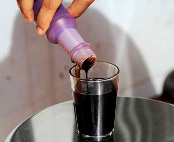 Các loại hóa chất tạo mùi cafe, từ mùi cafe Moka, Pháp đến hương cacao, cafe rang sấy… đều có bán tại chợ này. Giá dao động từ 300.000 đến khoảng 1 triệu đồng/kg.