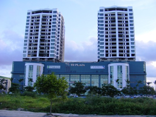 Khu thương mại Thùy Dương Plaza này gồm 6 tầng dành cho tổ hợp thương mại và hai tòa tháp 19 tầng dành cho khu căn hộ cao cấp với 150 căn hộ để bán cho thị trường nhà ở tại Hải Phòng.