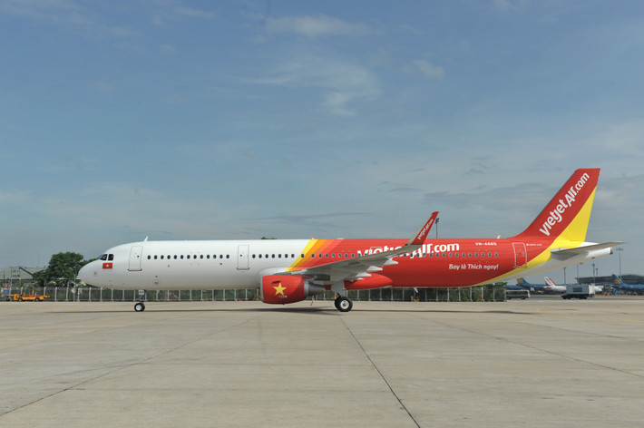 Vietjet là hãng hàng không đầu tiên tại Việt Nam vận hành theo mô hình hàng không thế hệ mới, chi phí thấp và cung cấp đa dạng các dịch vụ cho khách hàng lựa chọn.