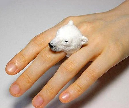 Mẫu nhẫn hình thú dữ được nhiều người yêu thích.