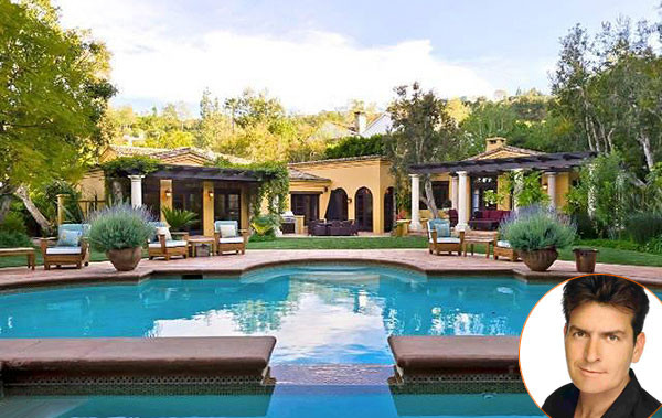 Năm 2013, tài tử Charlie Sheen mua một biệt thự siêu sang mang phong cách Tây Ban Nha giá 4,8 triệu USD ở Beverly Hills, California (Mỹ).