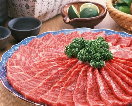 Thịt bò kobe cao cấp là thành phần trong bát phở đặc biệt.