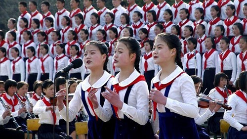 Dù nghèo đói và thiếu thốn nhiều thứ song Triều Tiên tuyên bố tỷ lệ người dân biết đọc biết viết là 100%, cao hơn so với Mỹ.