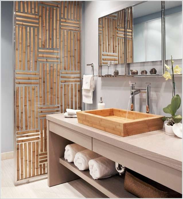 Bước rèm bằng tre khiến phòng tắm ấn tượng hơn hẳn.