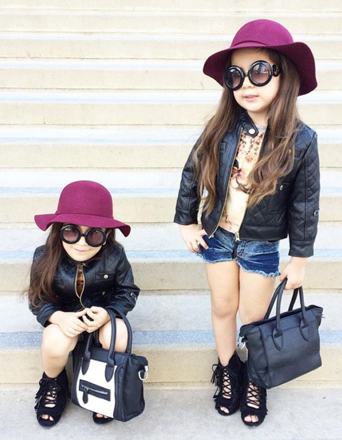 Nhờ đó, cặp song sinh này đã trở thành tín đồ của hàng loạt hãng thời trang cao cấp như Channel, Dolce & Gabbana, Tiffany...