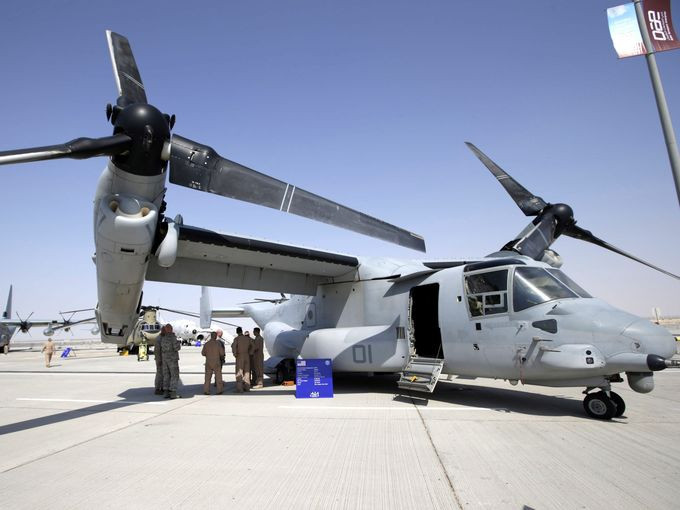 Ngoài các máy bay thương mại, triển lãm Dubai Airshow 2015 còn xuất hiện nhiều mẫu máy bay quân sự. Trong hình là một chiếc V22 Bell Boeing.