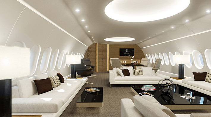 Mẫu Boeing 747-8 phiên bản thông thường có thể vận chuyển được 467 hành khách, tuy nhiên, Joseph Lau đã giảm bớt số ghế để dành chỗ cho những thiết bị tiện nghi sang trọng cho chiếc chuyên cơ này.