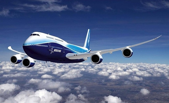 Một số điểm đặc biệt của chiếc phi cơ này bao gồm: trần máy bay hình vòm, màn hình video và cầu thang xoắn ốc.