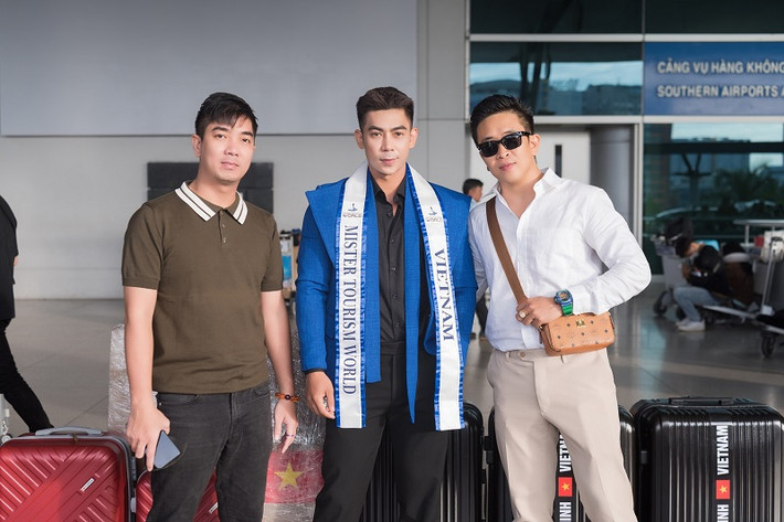 Trước khi chinh chiến quốc tế, Phùng Phước Thịnh được mời diễn First Face tại Tuần lễ Thời trang Quốc tế Thái Lan. Anh cũng đảm nhận vai trò giám khảo tại Hoa hậu Du lịch Đồng Bằng Sông Cửu Long 2022 và chấm thi Hoa khôi Nét đẹp Sinh viên Du lịch HUFLIT năm 2022.