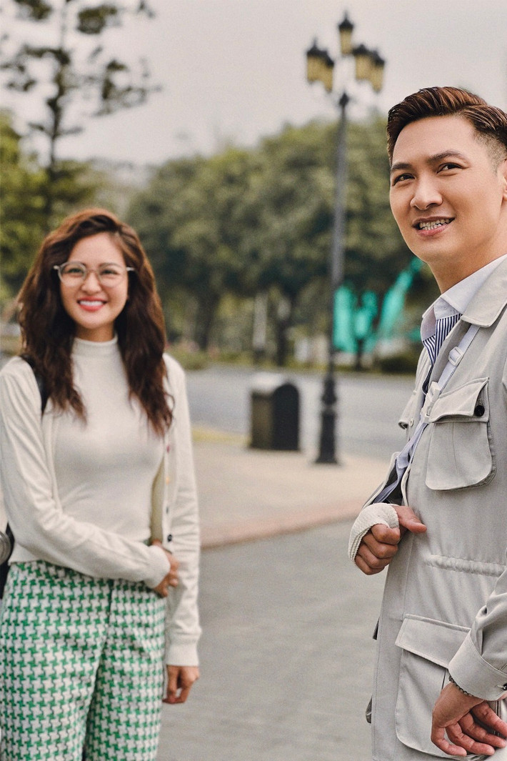 Nói về lần đầu đóng cặp với ông bố ba con nổi tiếng, Thùy Anh thú nhận: “Ngại, ngại khủng khiếp. Nhưng nếu cứ ngại như vậy rồi đóng không tốt thì thiệt mình thôi. Nghĩ lại, Thùy Anh cũng thấy mình hơi làm quá. Trước anh Trường cũng chỉ là bố hờ của mình thôi, hai anh em cũng ít cảnh diễn chung. Để làm tốt vai diễn, Thuỳ Anh phải sống với cảm xúc của Phương Ly, bỏ ngại ngùng sang một bên”.