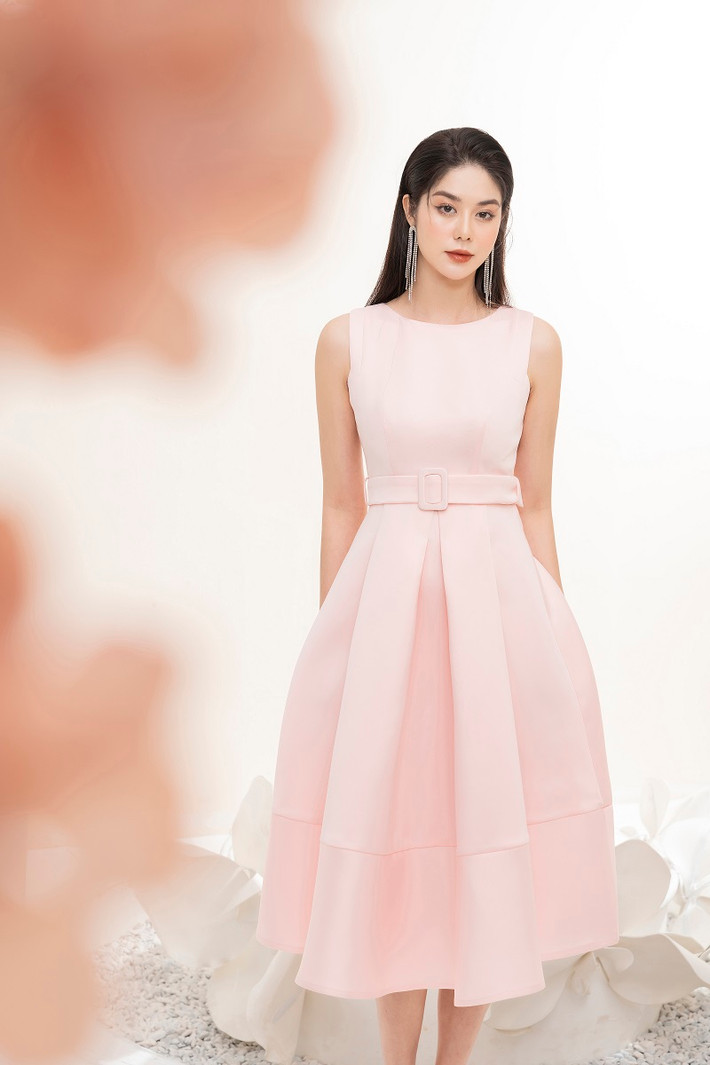 Các thiết kế trong bộ sưu tập “Mimos collection” sử dụng những chất liệu cao cấp, dễ mặc, dịu nhẹ với làn da của phái nữ.