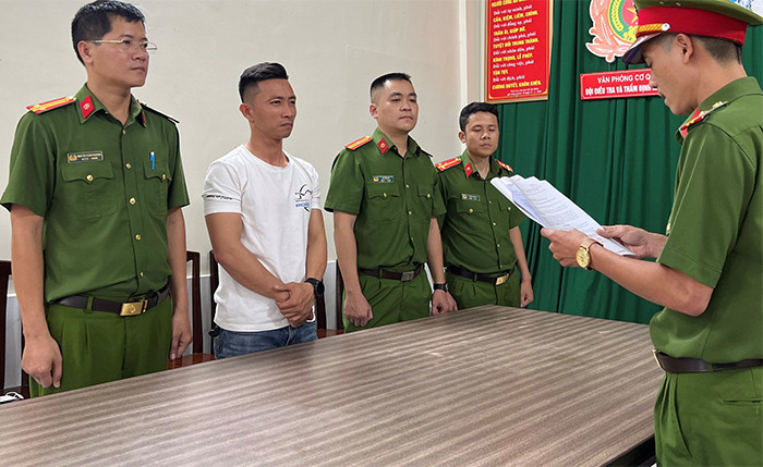 Quá trình điều tra, Cơ quan Cảnh sát điều tra còn xác định Trần Xuân Đông còn có hành vi mua xe mô tô phân khối lớn có giấy tờ giả để sử dụng.