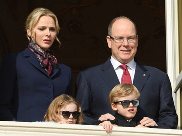 Thân vương Albert II của Monaco trở thành nguyên thủ đầu tiên trên thế giới có kết quả xét nghiệm dương tính với virus corona chủng mới. Mời độc giả xem video: TPHCM: Phong tỏa 2 chung cư có ca mắc Covid-19. Nguồn: VTC Now.