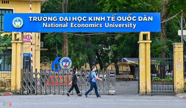 Nhiều trường đại học tại Hà Nội đã thông báo tiếp tục cho sinh viên nghỉ hết 15/3 và theo dõi diễn biến tình hình dịch bệnh.