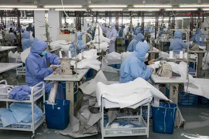 Trước khi dịch Covid-19 bùng phát, Trung Quốc đã sản xuất khoảng 1/2 nguồn cung khẩu trang thế giới, với tốc độ 20 triệu chiếc/ngày. Con số này đã tăng lên tới 116 triệu vào ngày 29/2.